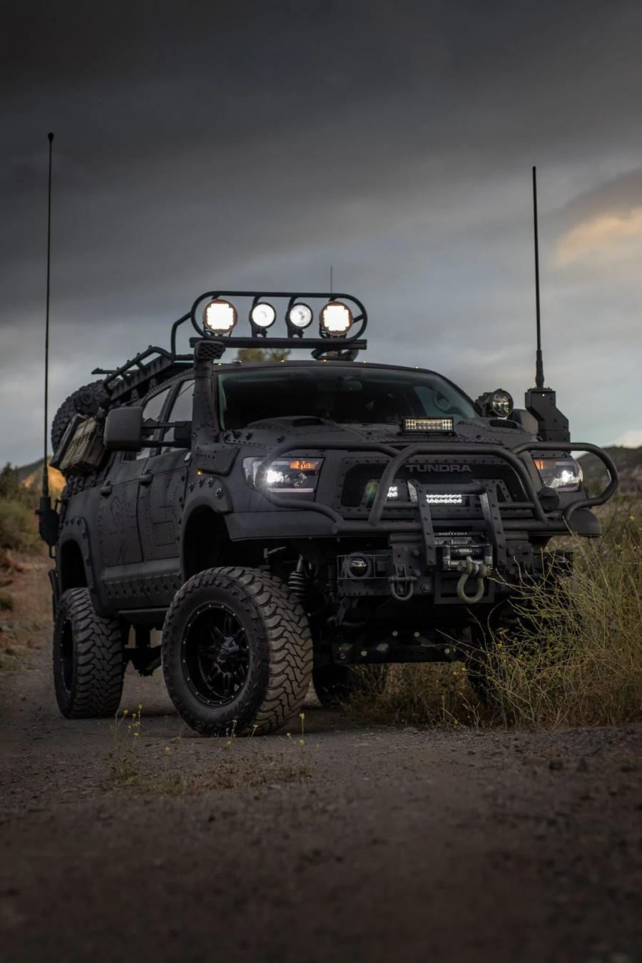  Toyota Tundra CrewMax 4x4 Zombie Apocalypse 2013 года  (фото 8 из 461)